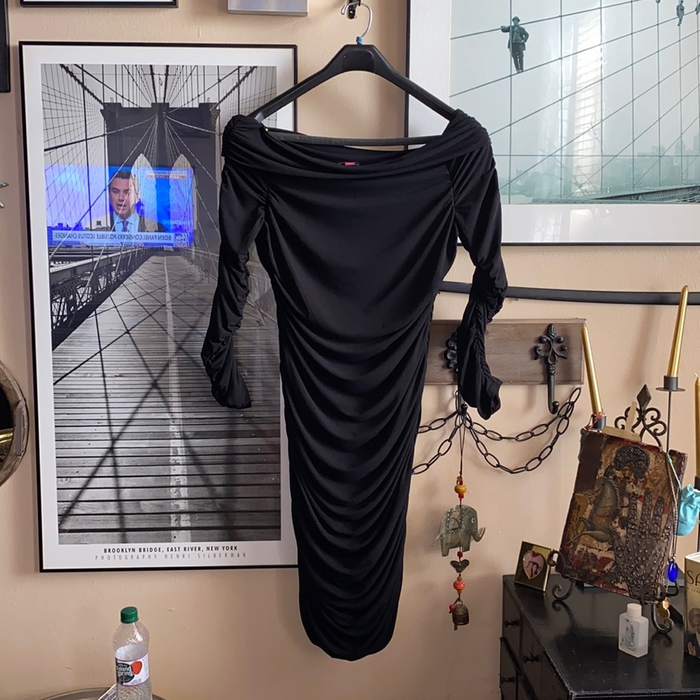 Vince Camuto Lg Blk off the shoulder evening dress